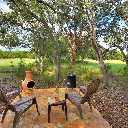 Cabins At Flite Acres - Mockingbird Cabin Wimberley Bagian luar foto
