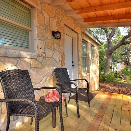 Cabins At Flite Acres - Mockingbird Cabin Wimberley Bagian luar foto