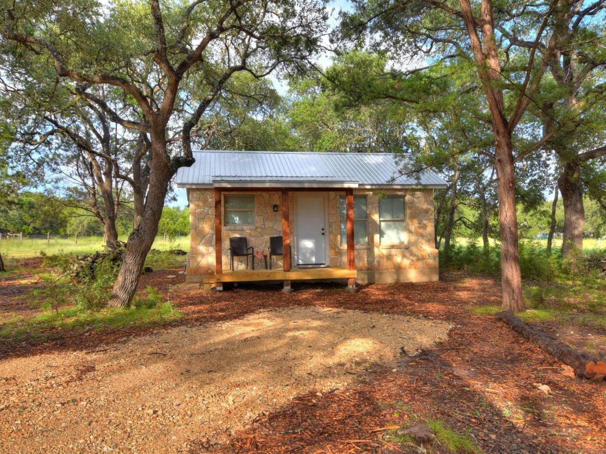 Cabins At Flite Acres - Mockingbird Cabin Wimberley Bagian luar foto