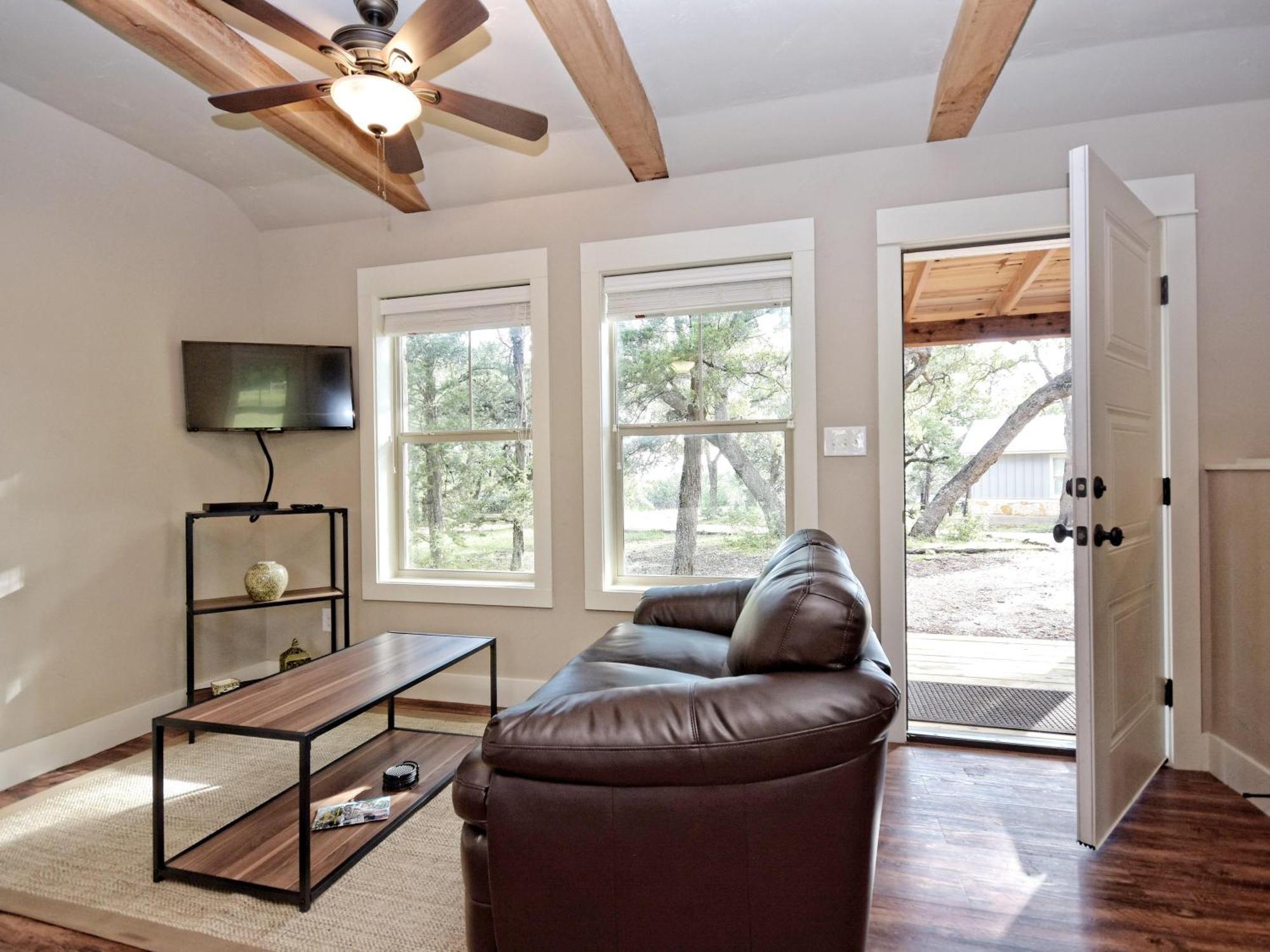 Cabins At Flite Acres - Mockingbird Cabin Wimberley Bagian luar foto